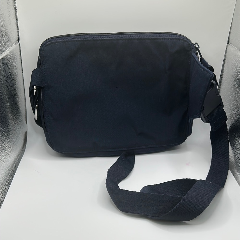 Vera Bradley Black Quilted belt Bag with Adjustable Strap - Picture 3 of 4